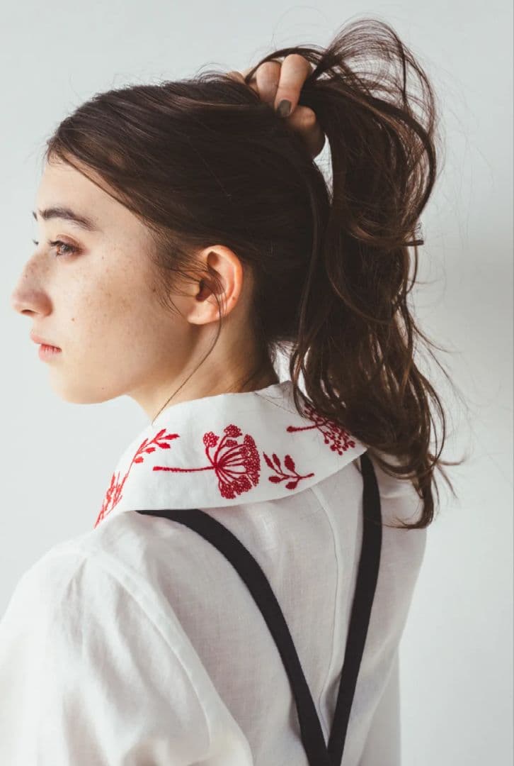 【本日夕方までお値下げ中】アトリエナルセ　リネン刺繍ショールカラーブラウス