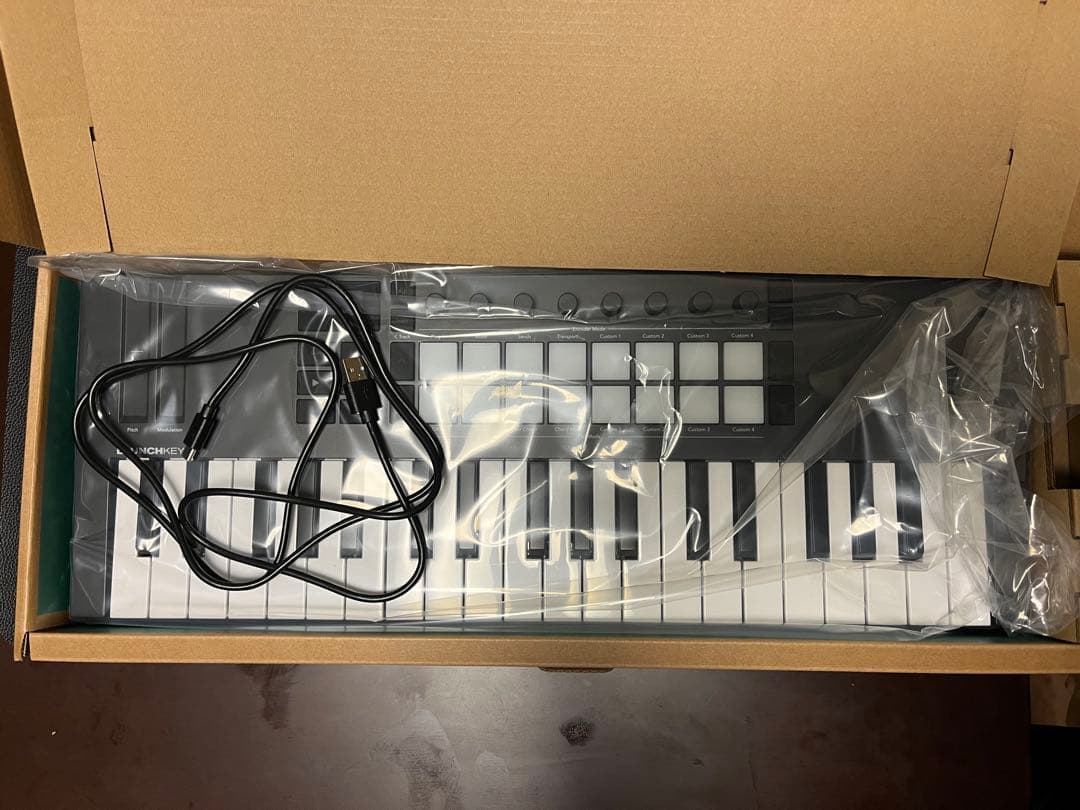 Novation Launchkey Mini 37 MIDIキーボード