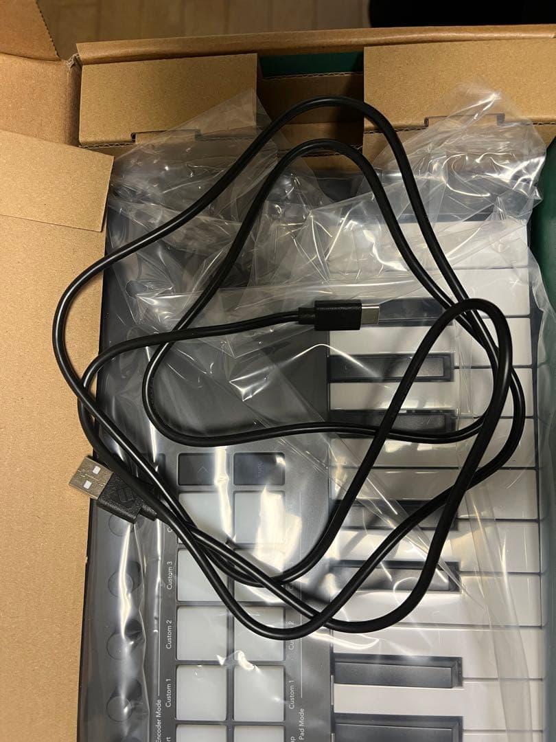 Novation Launchkey Mini 37 MIDIキーボード