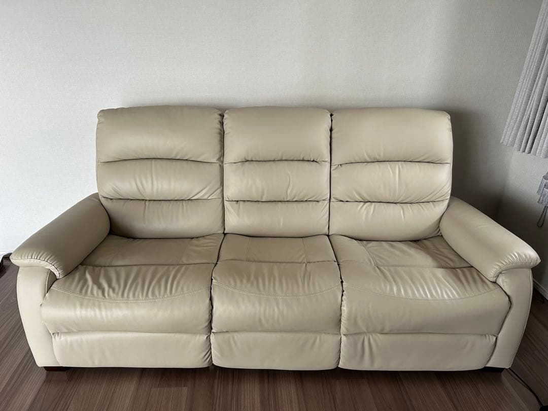 ニトリ　電動リクライニングソファ ベージュ 合成皮革