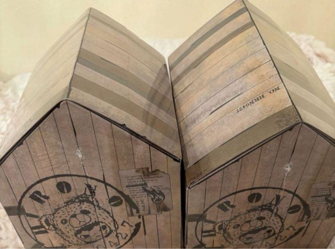 Hirono Living Wild Fight for Joy ぬいぐるみ2箱