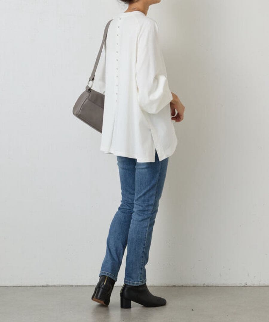 ✨定価2万円✨ビアズリー　うしろボタンBIGカットソー　チュニック　ホワイト