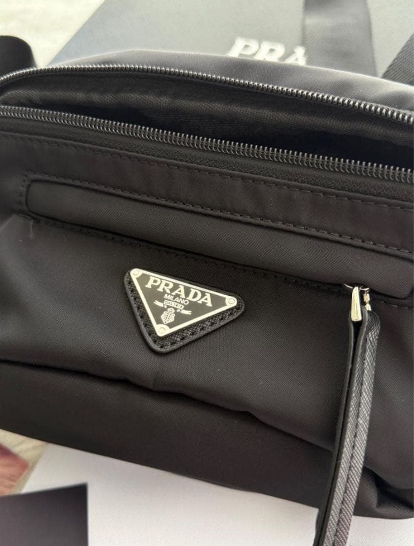 PRADA ブラック ボディバッグ--*-*