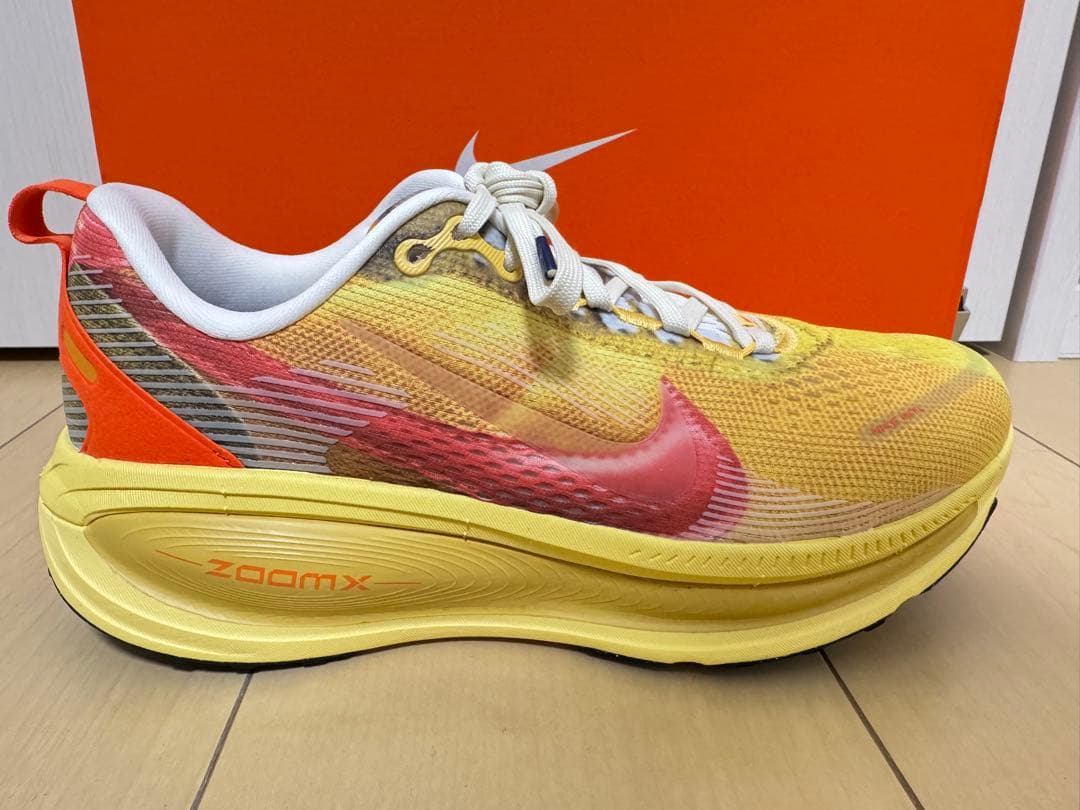 ナイキ　ボメロ18 26.0センチ