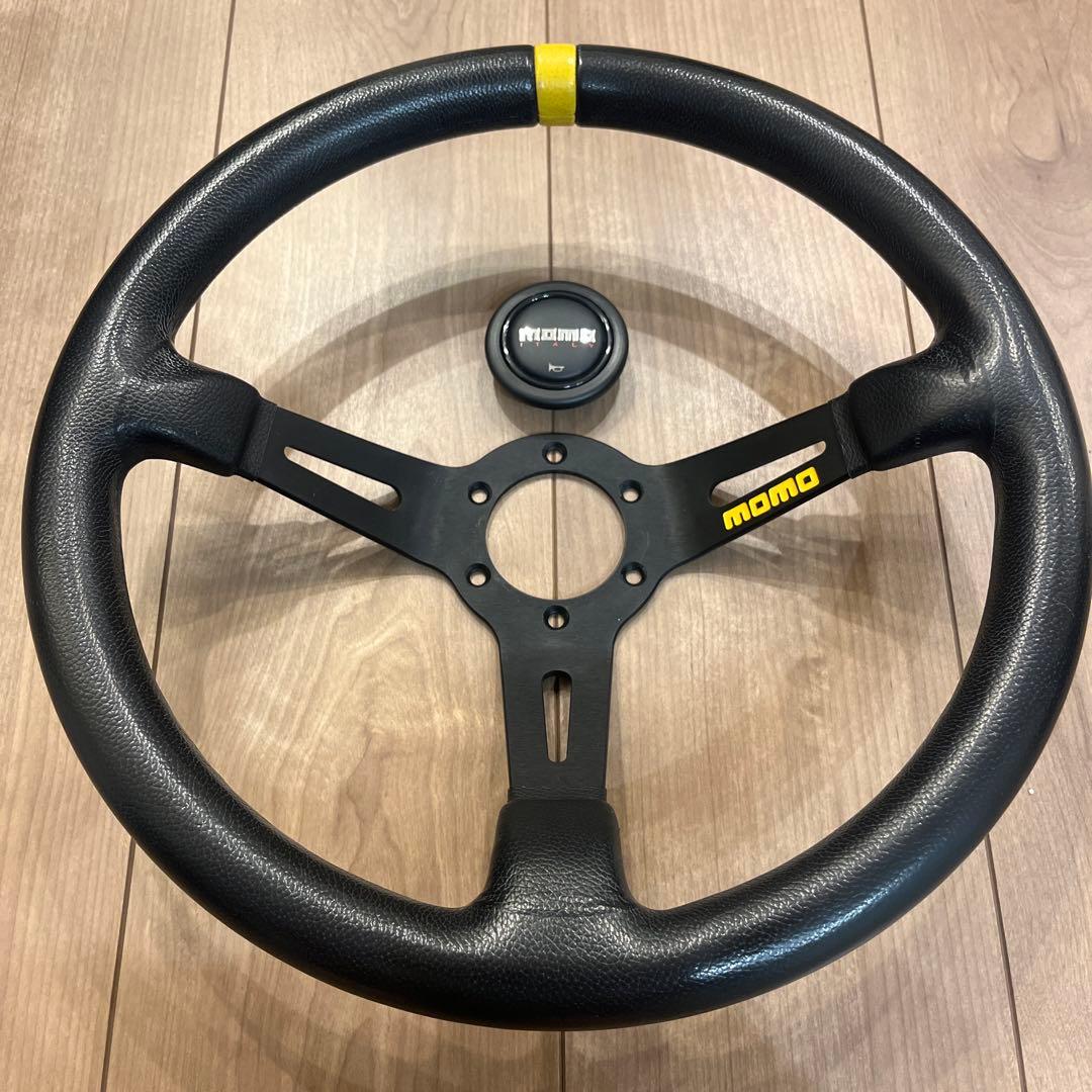 MOMO ステアリング MOD.08 ブラックレザー
