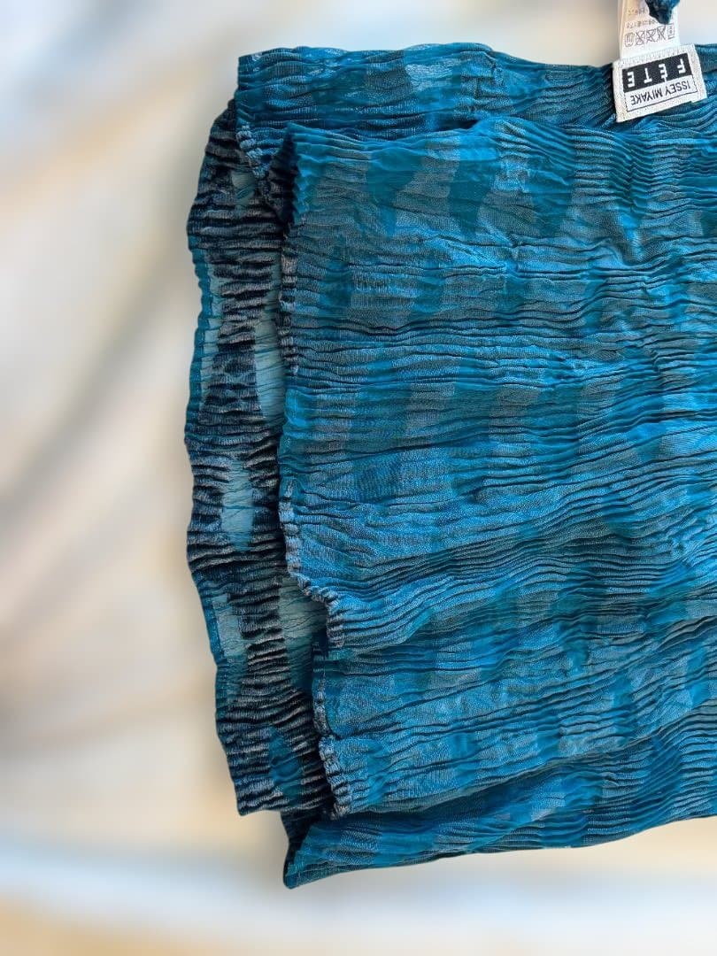 ISSEYMIYAKE FETE pleated top ブルードット模様