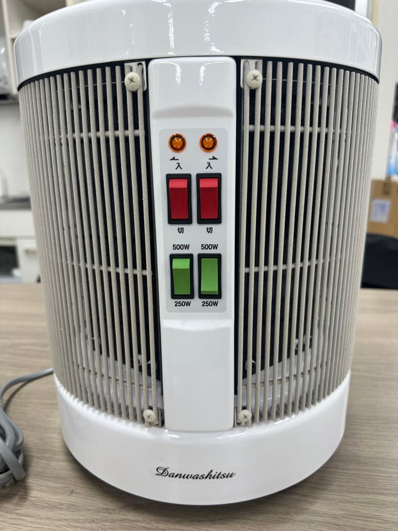 DAN1000-R16 電気ヒーター 1000W ホワイト　暖話室