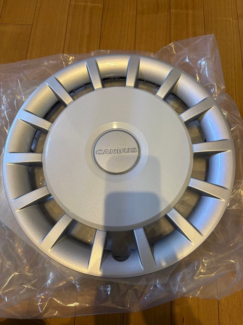 ダイハツ　ムーヴキャンバス　ホイールキャップ 4枚