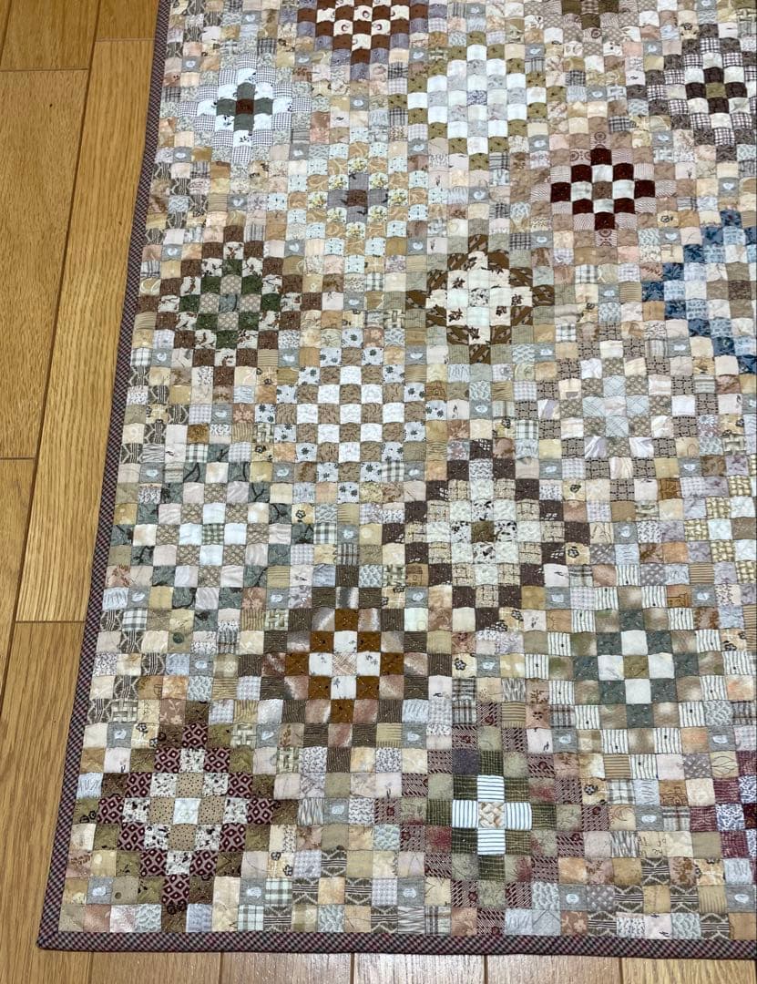 パッチワークキルト　タペストリー　アラウンド・ザ・ワールド