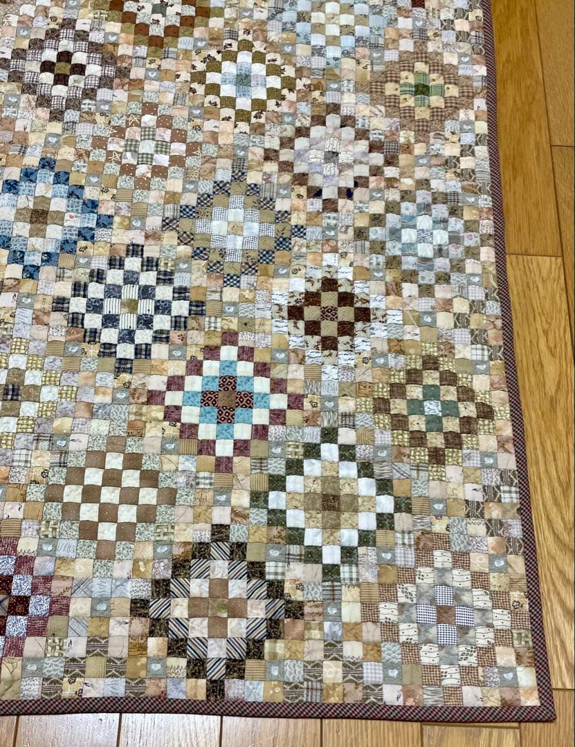 パッチワークキルト　タペストリー　アラウンド・ザ・ワールド