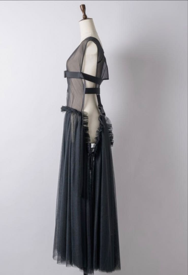 J1U by LA BELLE ETUDE バックルデザインチュールジレ 黒