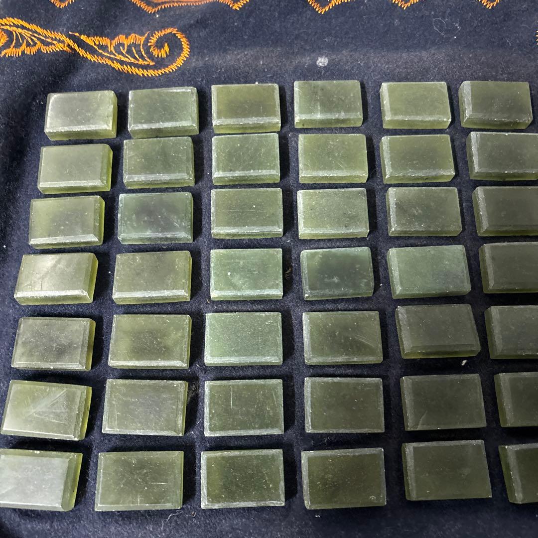 まくら　緑色の長方形石　５６個　裏と表　両方使えます。