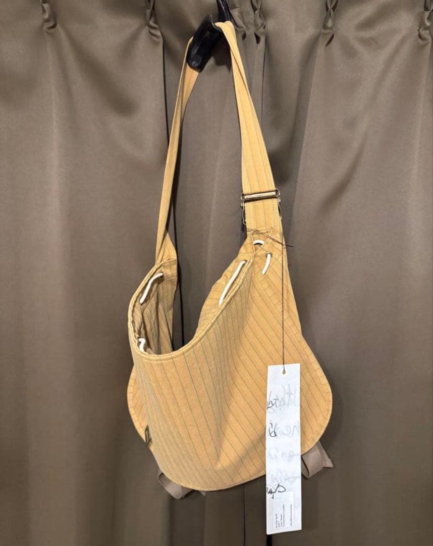 希少 KHOKI 23SS メッセンジャーバック キャメルストライプ新品、未使用