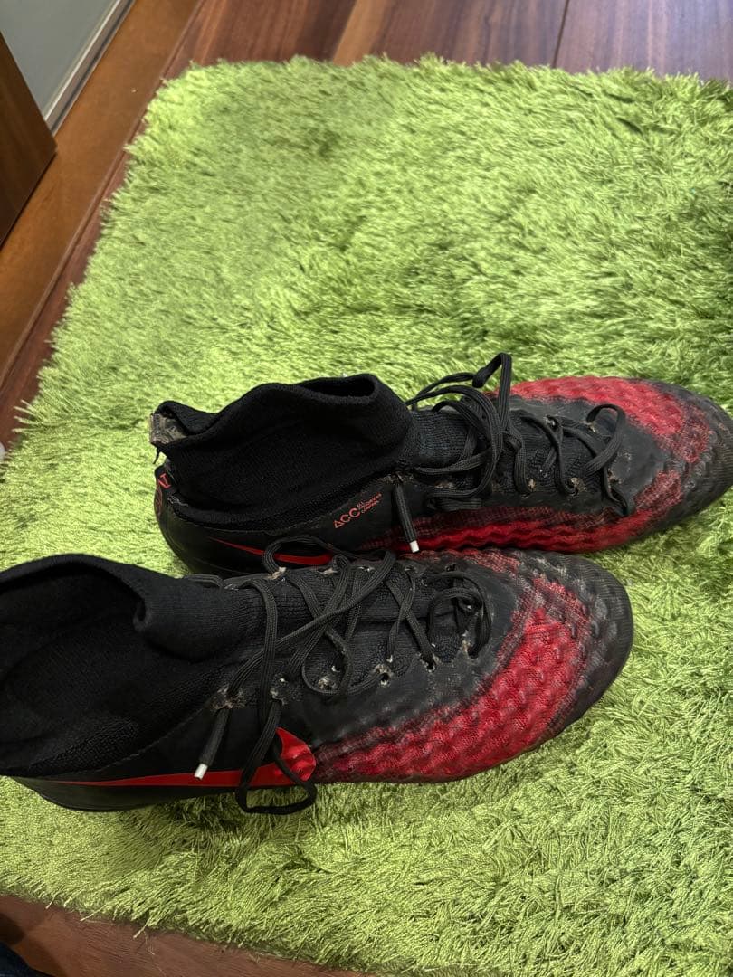 Nike サッカーシューズ ブラック/レッド ハイカット