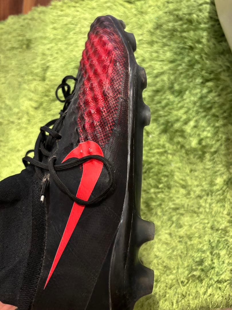 Nike サッカーシューズ ブラック/レッド ハイカット