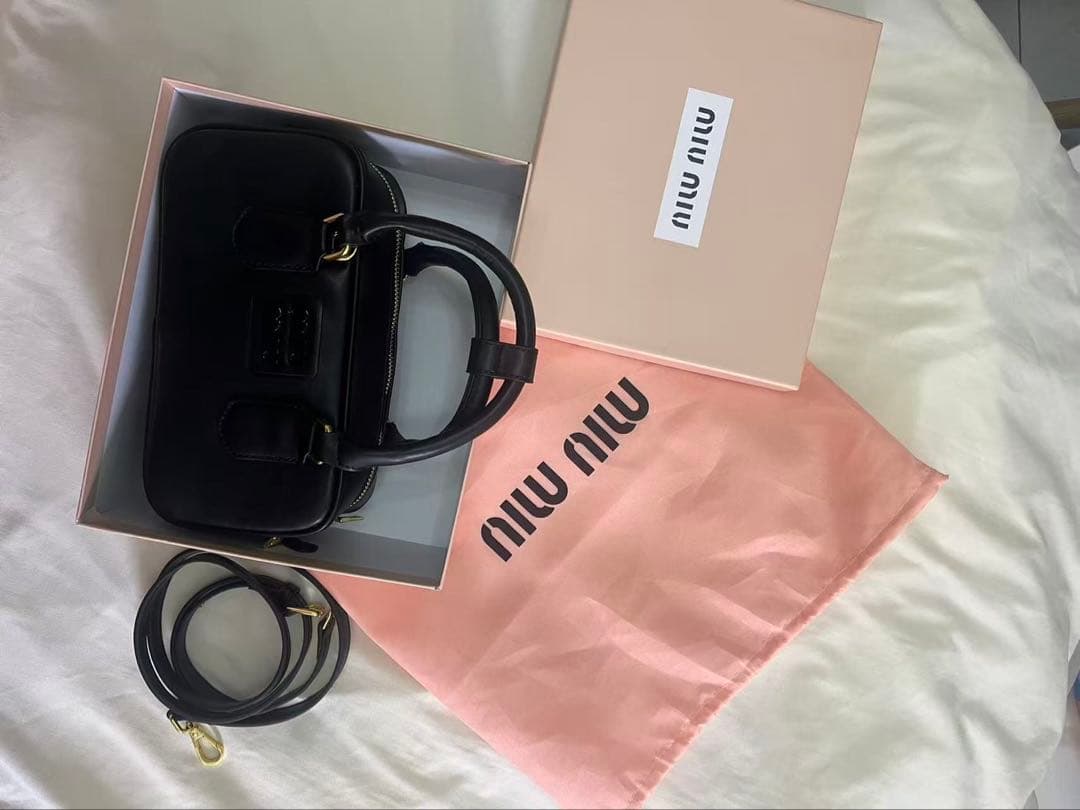 Miu Miu ブラックハンドバッグ
