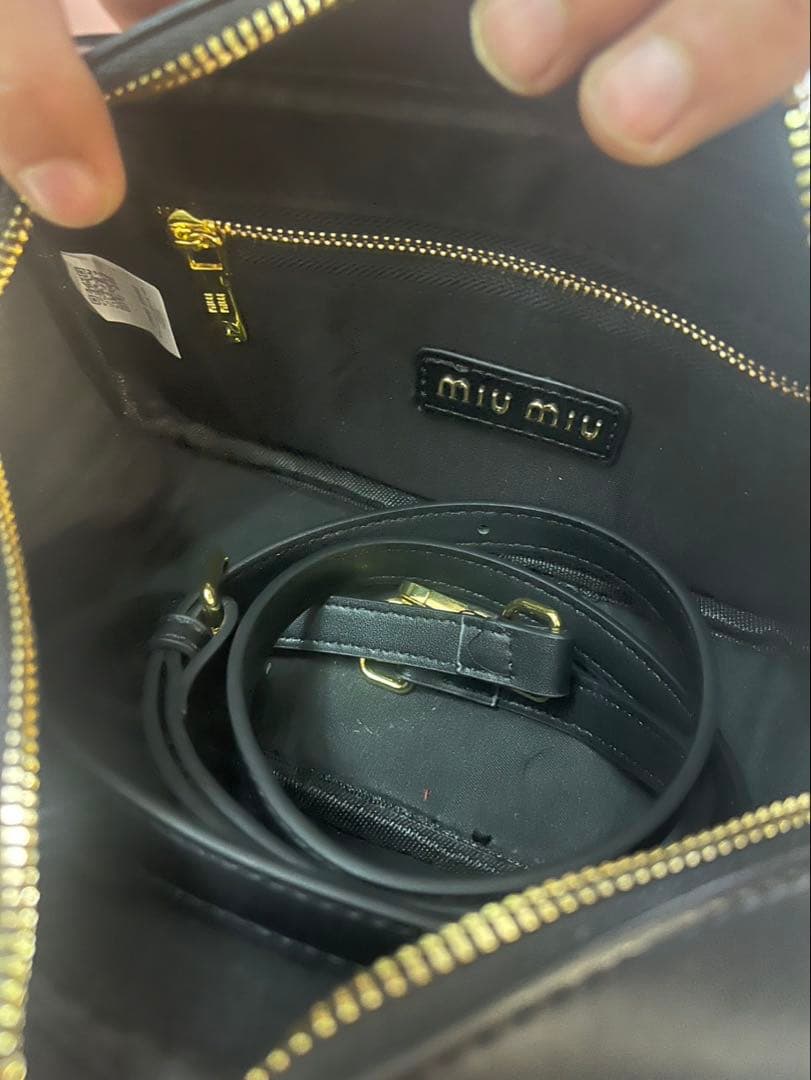 Miu Miu ブラックハンドバッグ