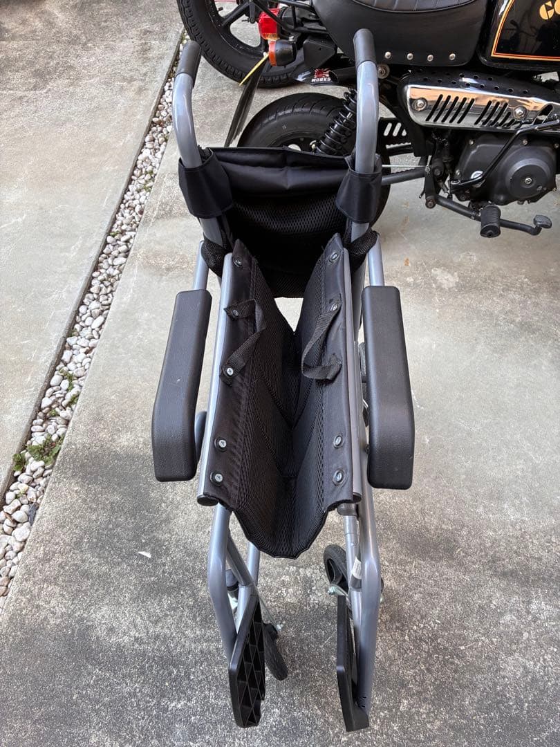 本日限定価格✨折りたたみ式介助用車椅子 黒