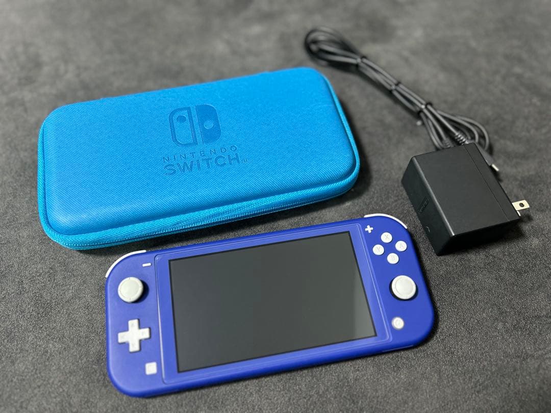 美品　2022年式　Nintendo Switch Lite 充電器・ケース付き