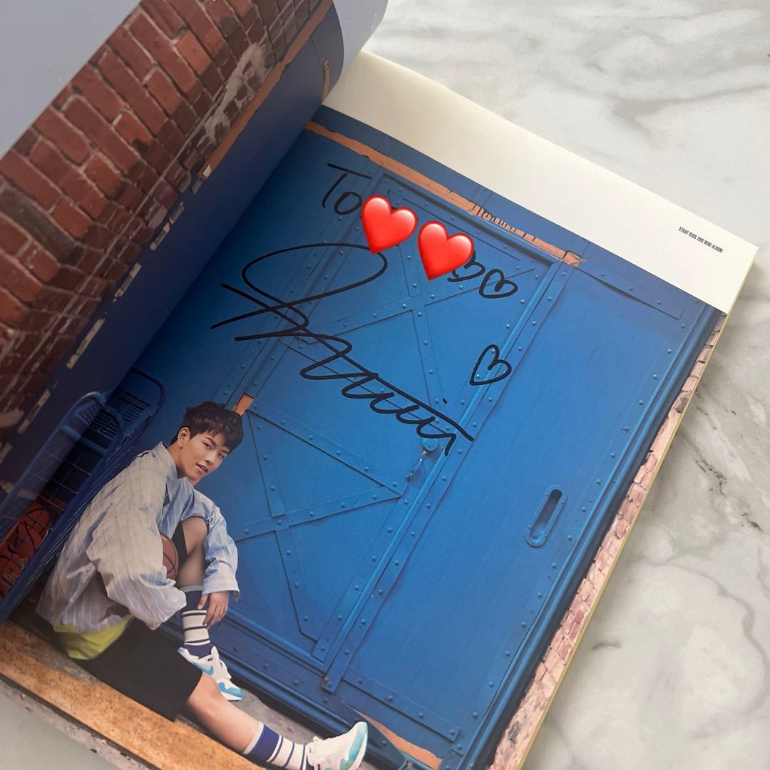 Stray Kids スキズ　サイン入り CD アルバム　I am WHO