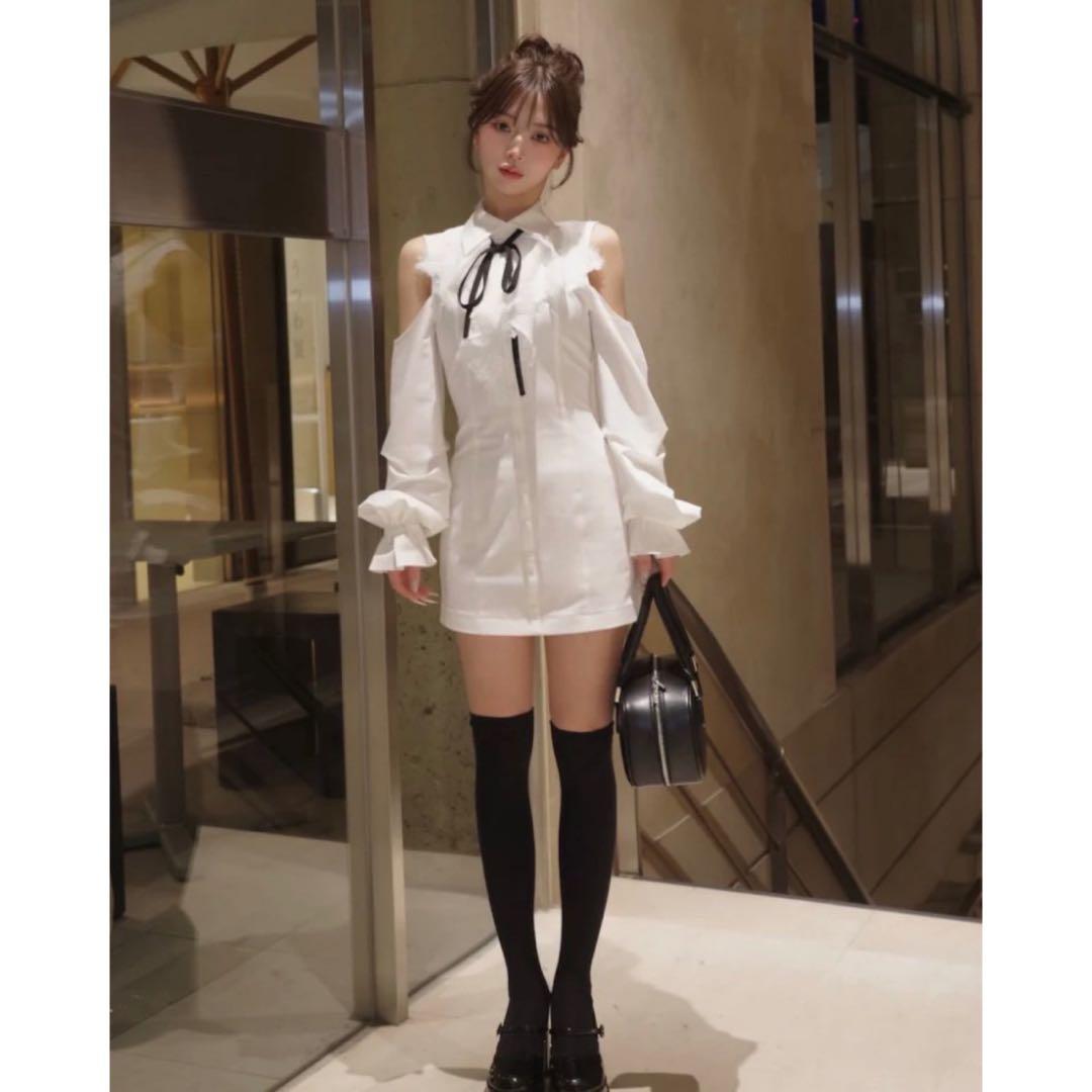 新品未開封ダーリッチ　ショルダースカラップフリルシャツミニワンピース FREE