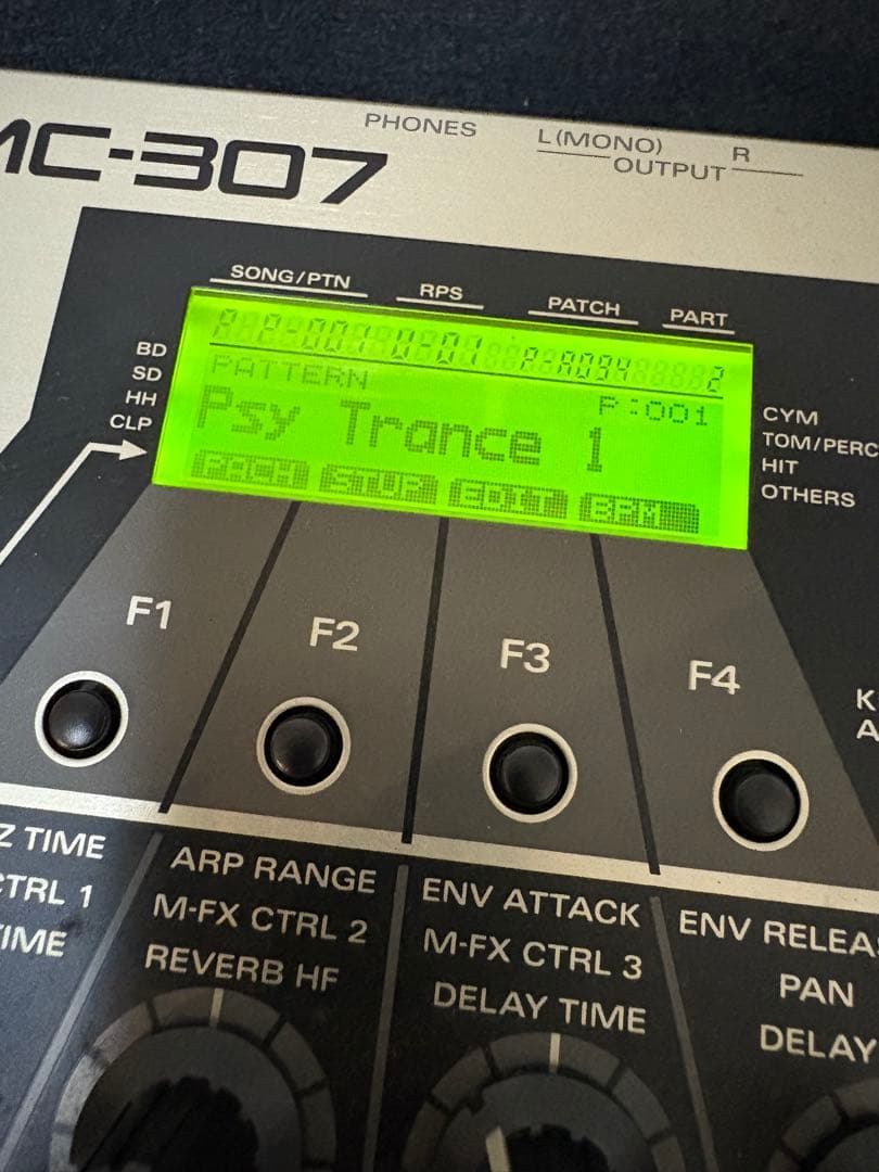 【入手困難】Roland groovebox MC-307 リズムマシーン