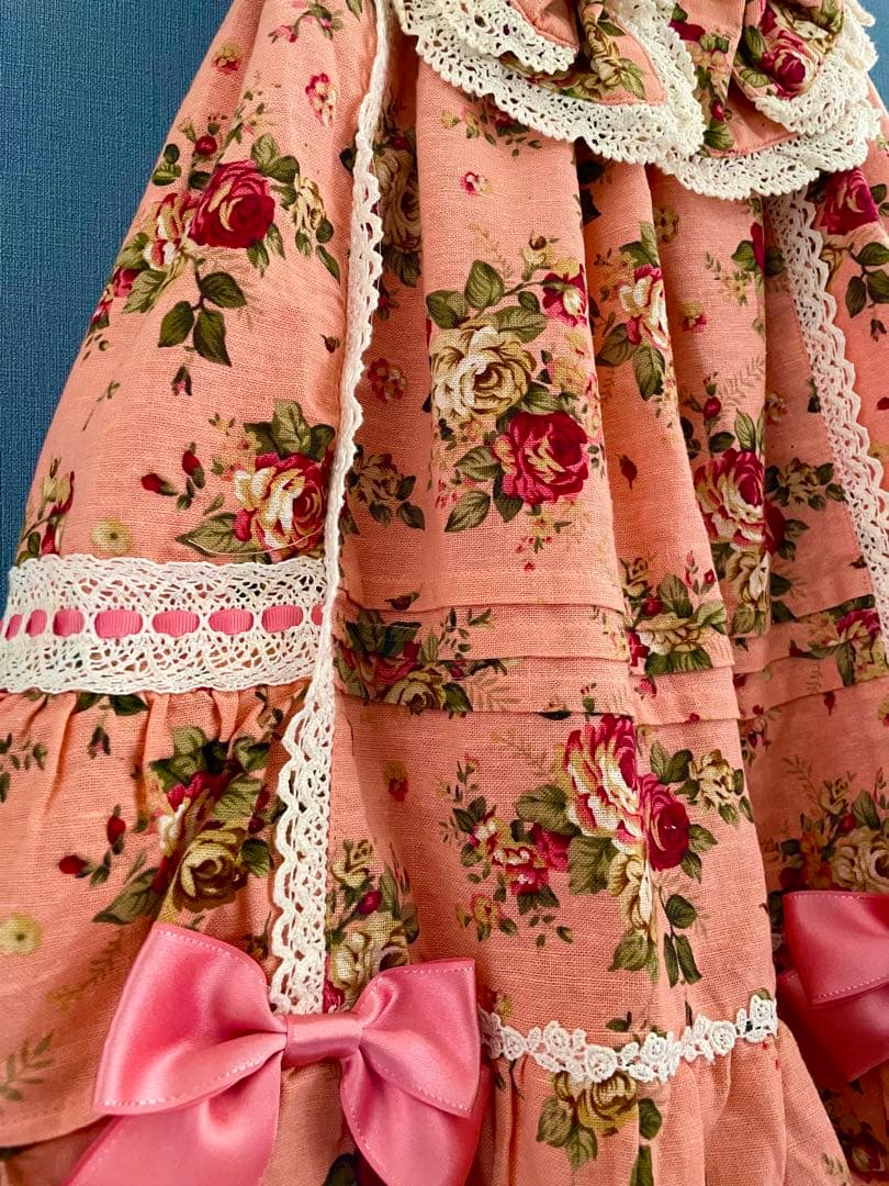 BABY JSK 薔薇花柄サーモン・コーラルピンク　ノースリーブワンピースにも
