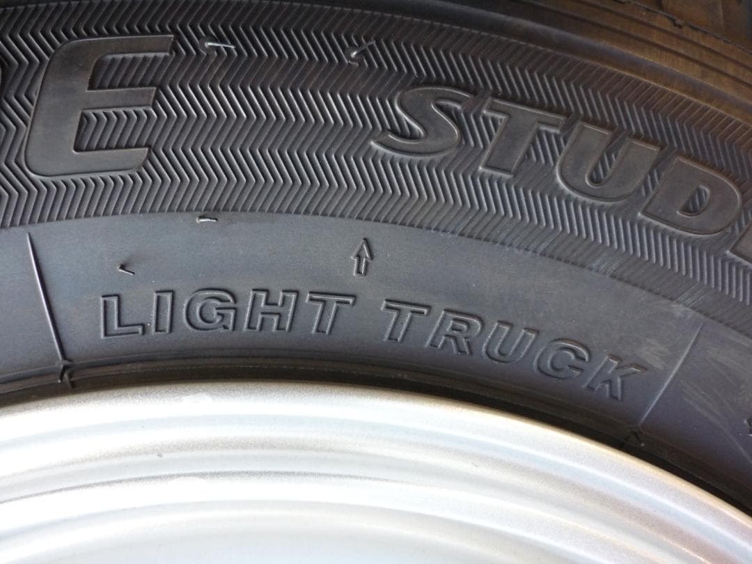 NV200にヴィセンテ+ブリジストン製VL-1 165/80R14スタッドレス