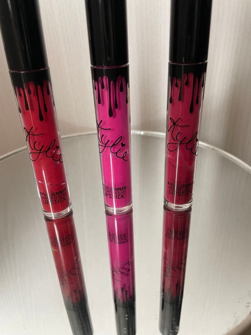 【輝くスタイルを手に入れるセレブカイリージェンナーのマットリップ3本セット】