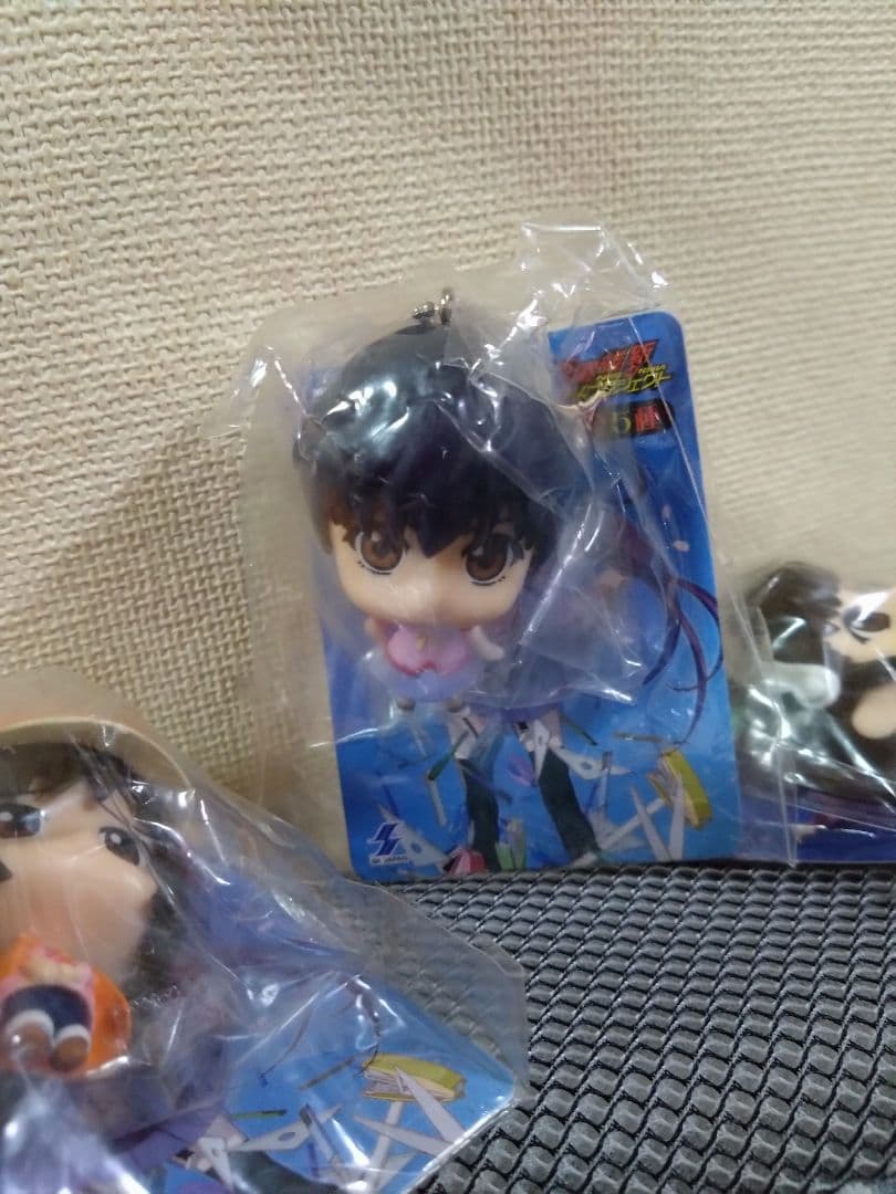 化物語 コミックスとデフォルメボールチェーン