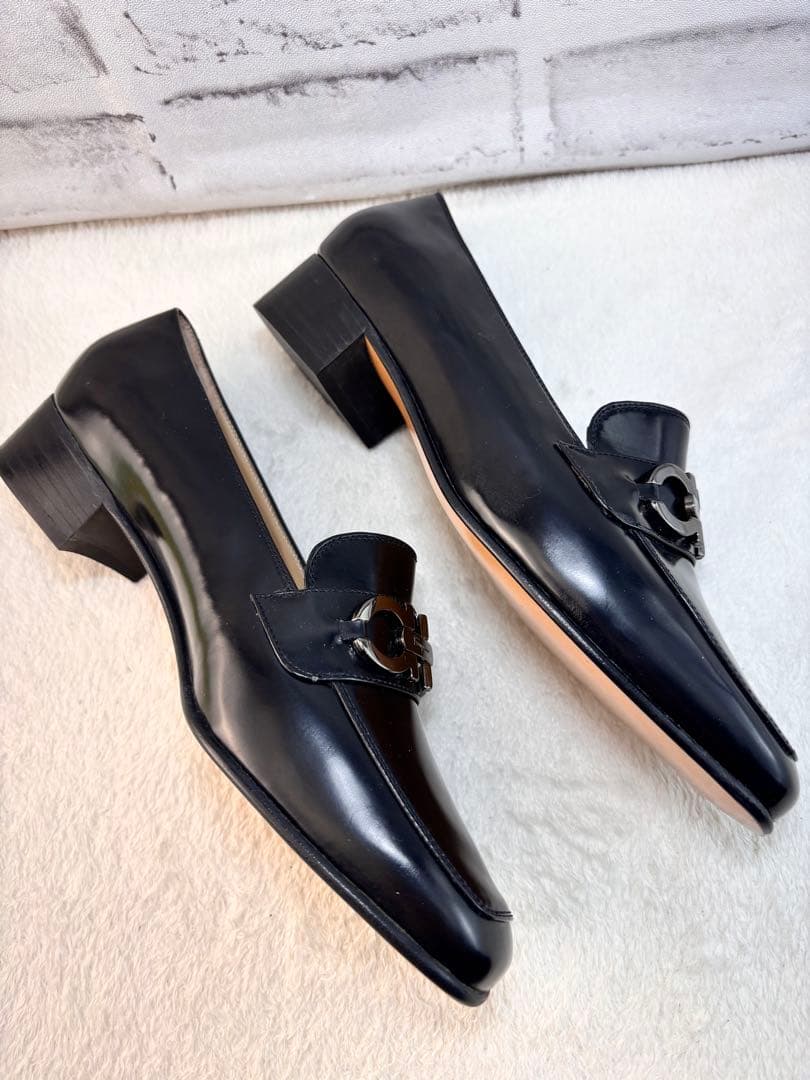 極美品✨サルヴァトーレフェラガモ ローファーガンチーニ　スクエア24.5cm黒