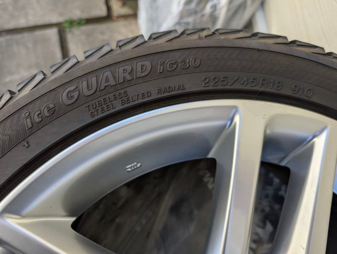 送料込み！　200系　クラウン　純正18インチ