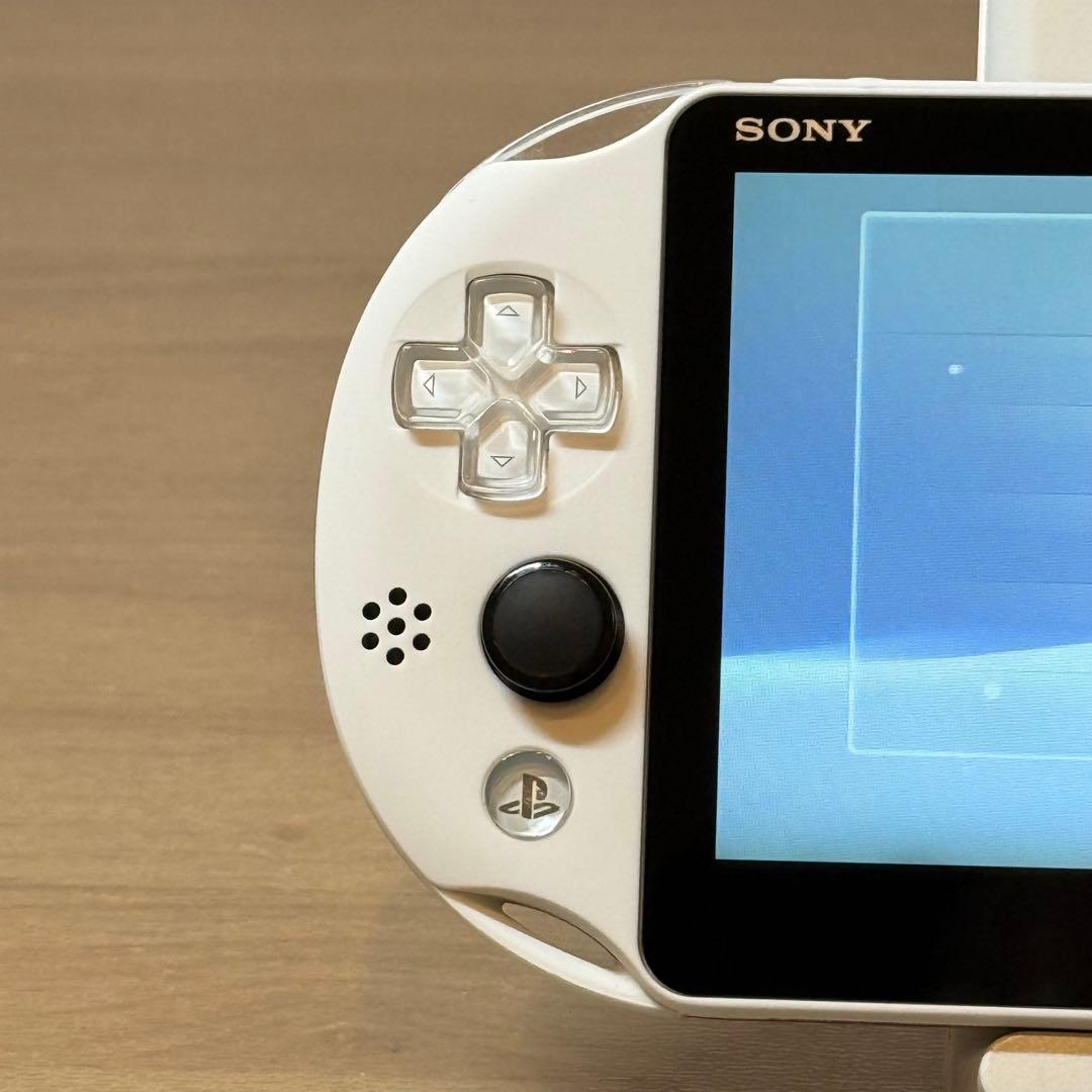 6-196【美品】PSVITA PCH-2000 グレイシャー・ホワイト