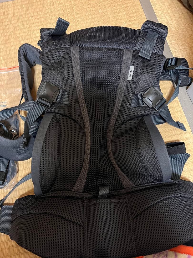 Aprica 抱っこ紐　ラクリス　ダークグレー