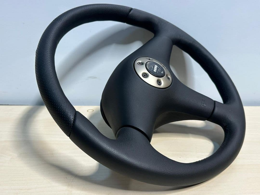 MOMO ステアリング ブラックレザー 3スポーク