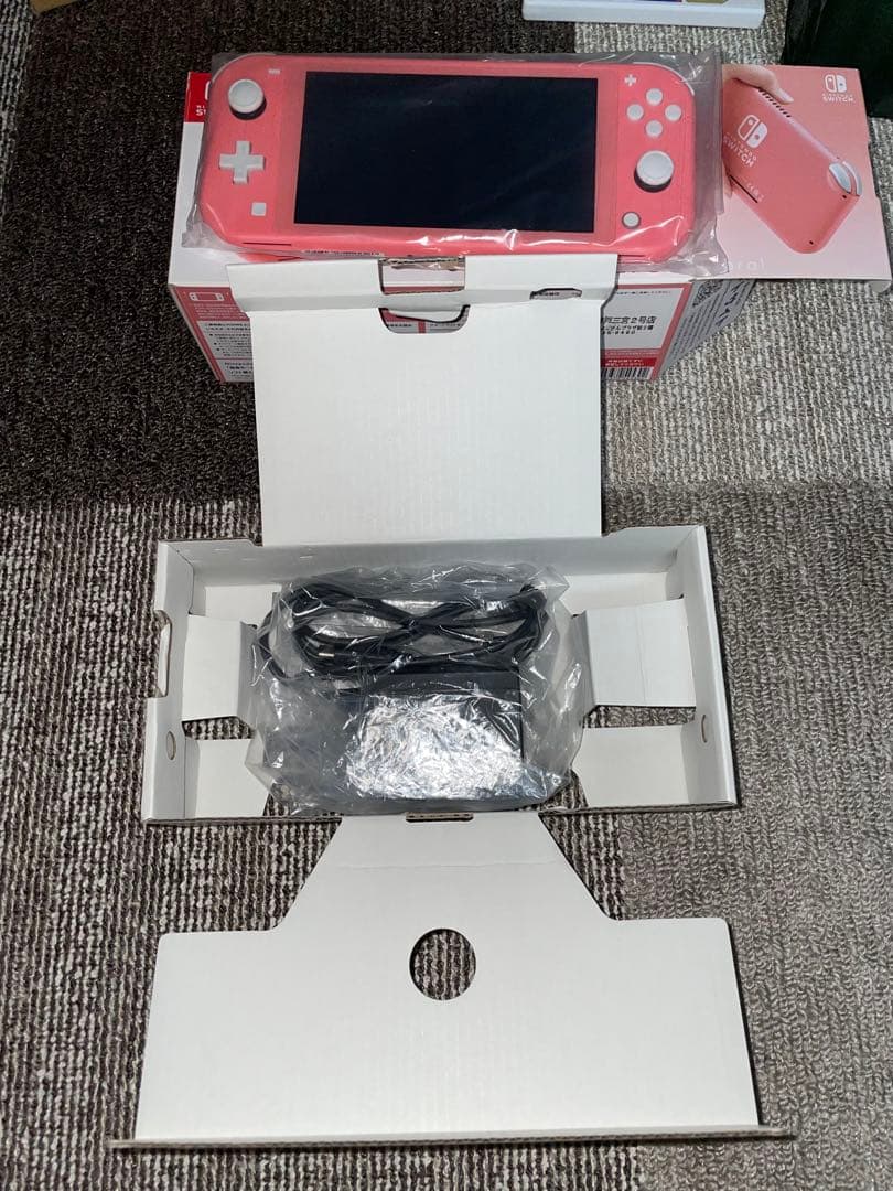 Nintendo Switch Lite コーラル　ピンク