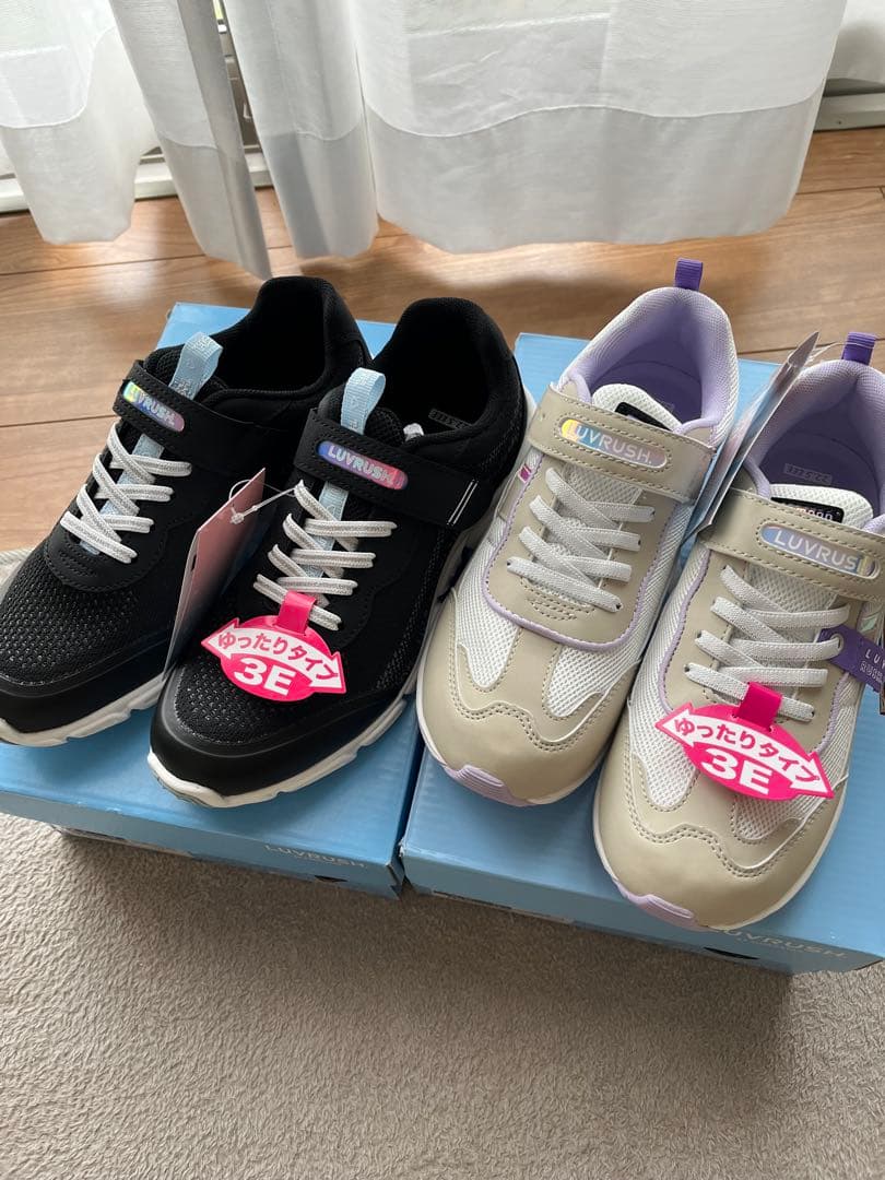 【新品】LUVRUSH ブラック ベージュ　スニーカー　22.5 女の子　3E