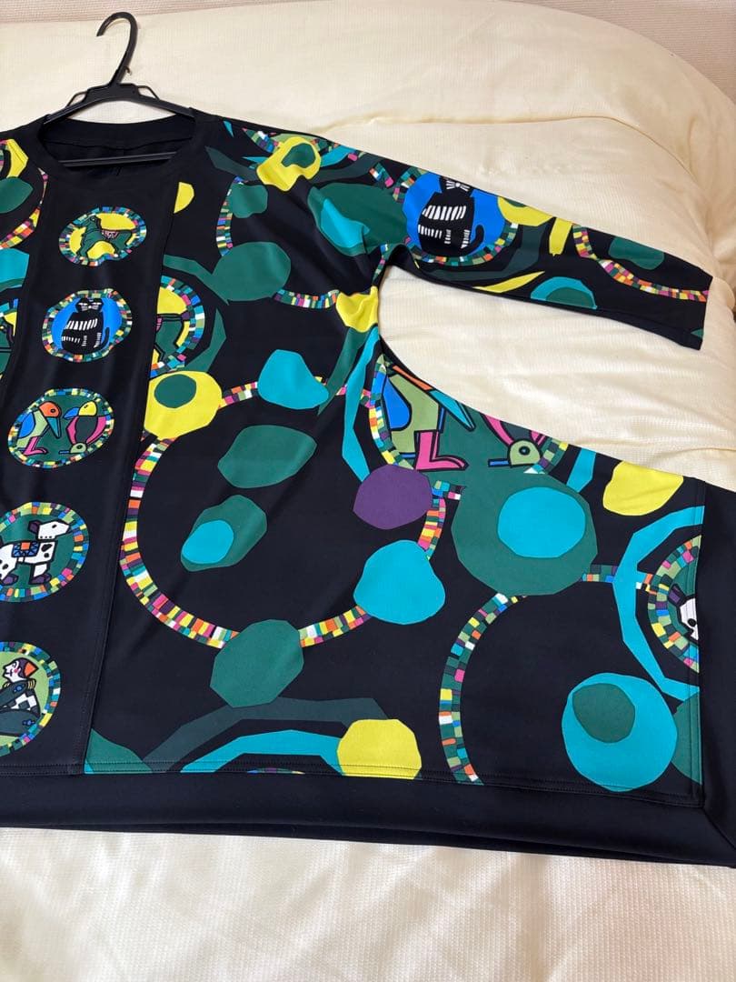 『未使用に近い』⭐️トクコプルミエヴォル⭐️黒地にカラフル動物が描かれたチュニック❣️