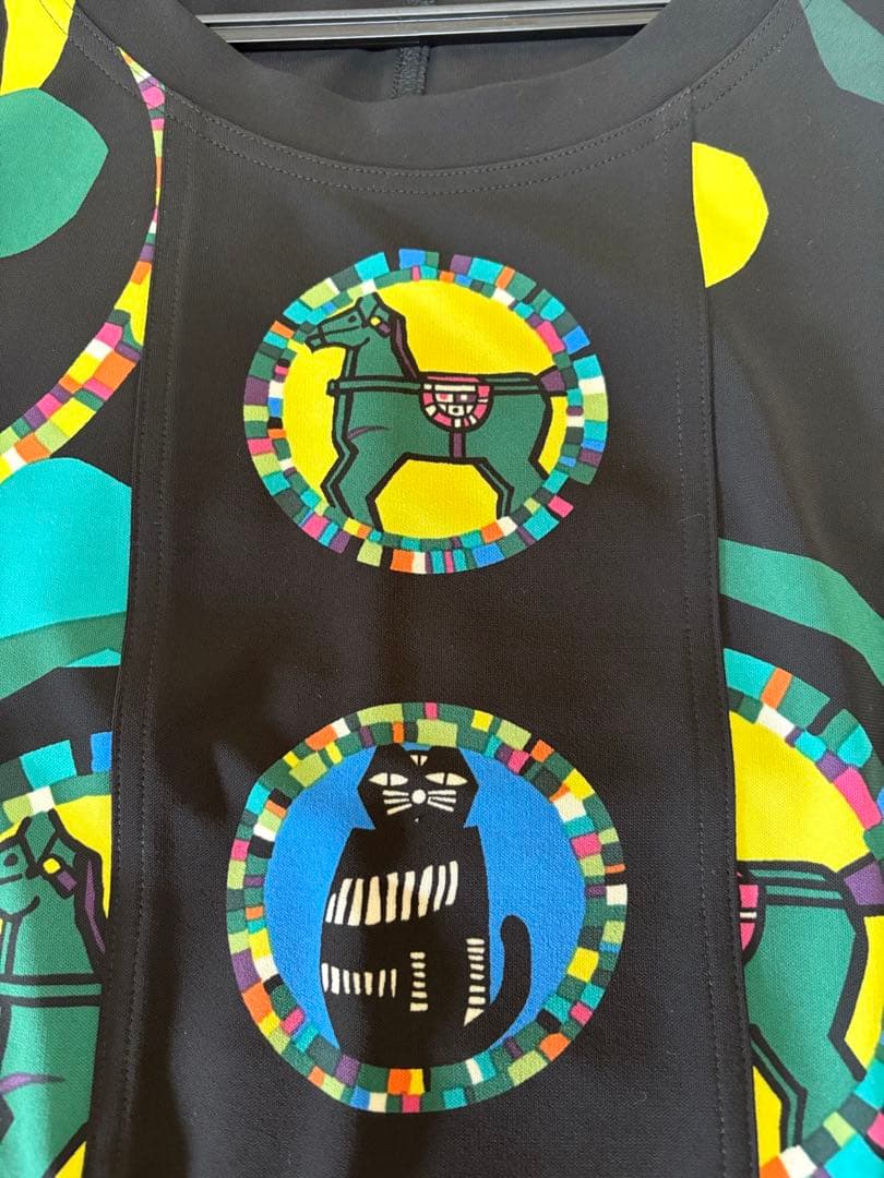 『未使用に近い』⭐️トクコプルミエヴォル⭐️黒地にカラフル動物が描かれたチュニック❣️