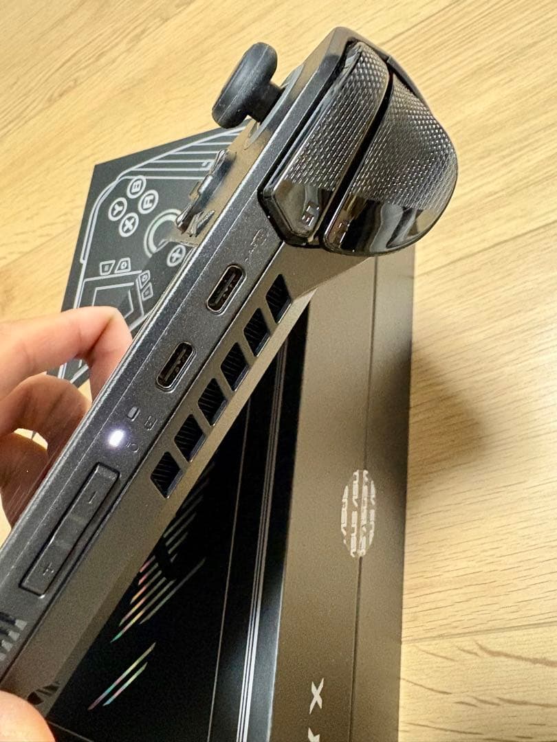 ASUS ROG Ally X 【ゲーミングUMPC】　ケース付き　美品