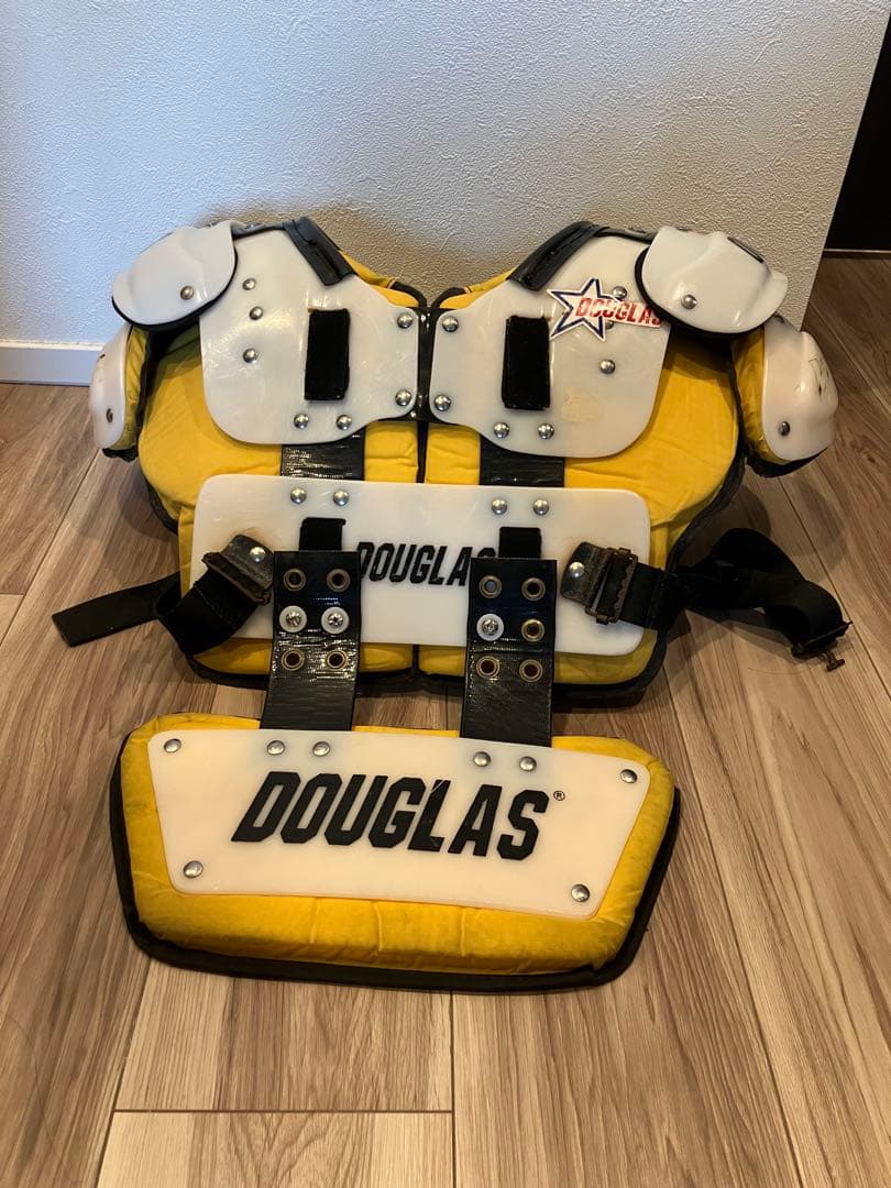 ダグラス　ショルダーパッド　QBエックスエスサイズ　バックプレート付
