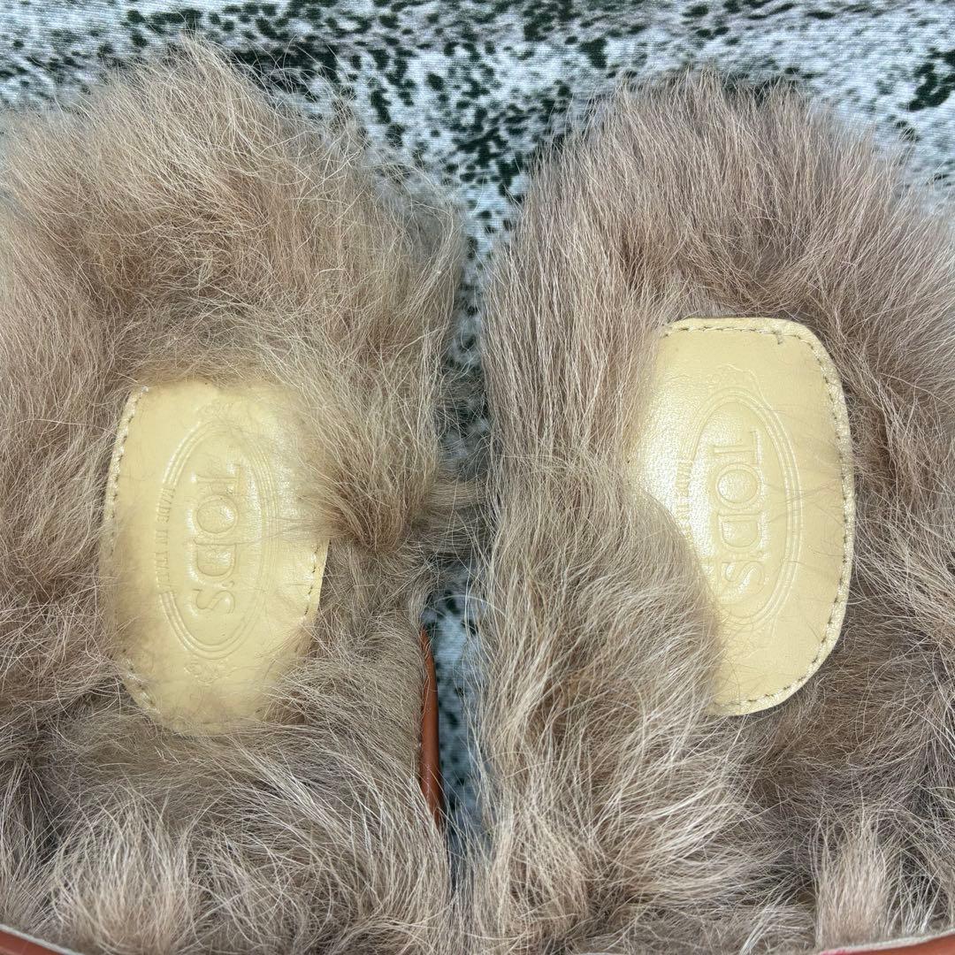 新品同様 トッズ サンダル ゴールド金具 毛皮
