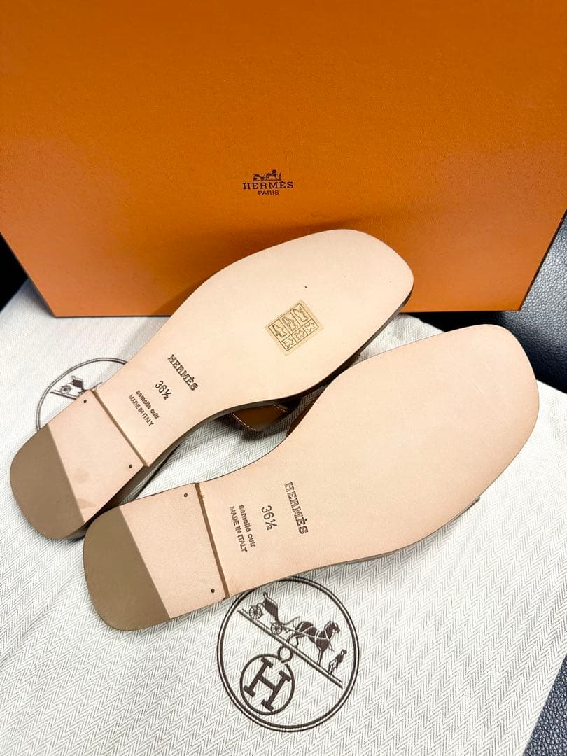 HERMES ブラウンレザーサンダル Hロゴ