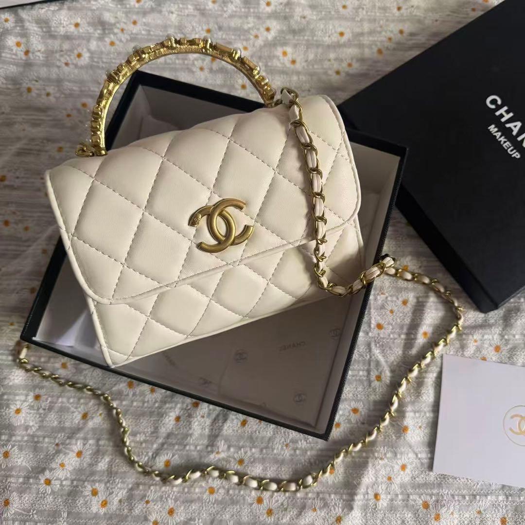 お値下げ中！ノベルティ ホワイト キルティング ショルダーバッグ VIP限定