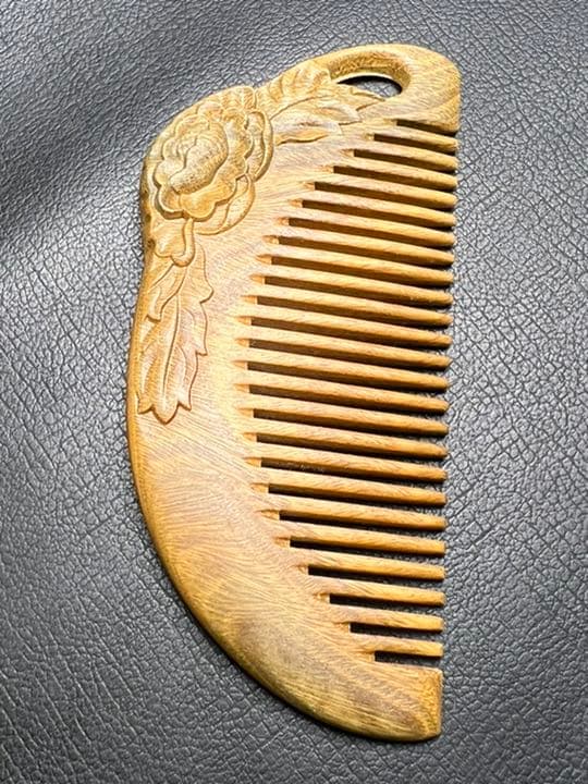 0725122  高品質　檀木櫛　牡丹彫り50＊118ミリ