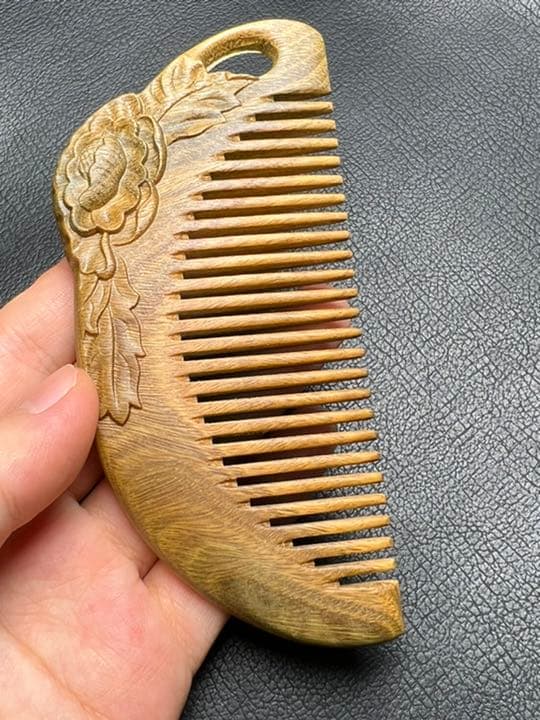 0725122  高品質　檀木櫛　牡丹彫り50＊118ミリ