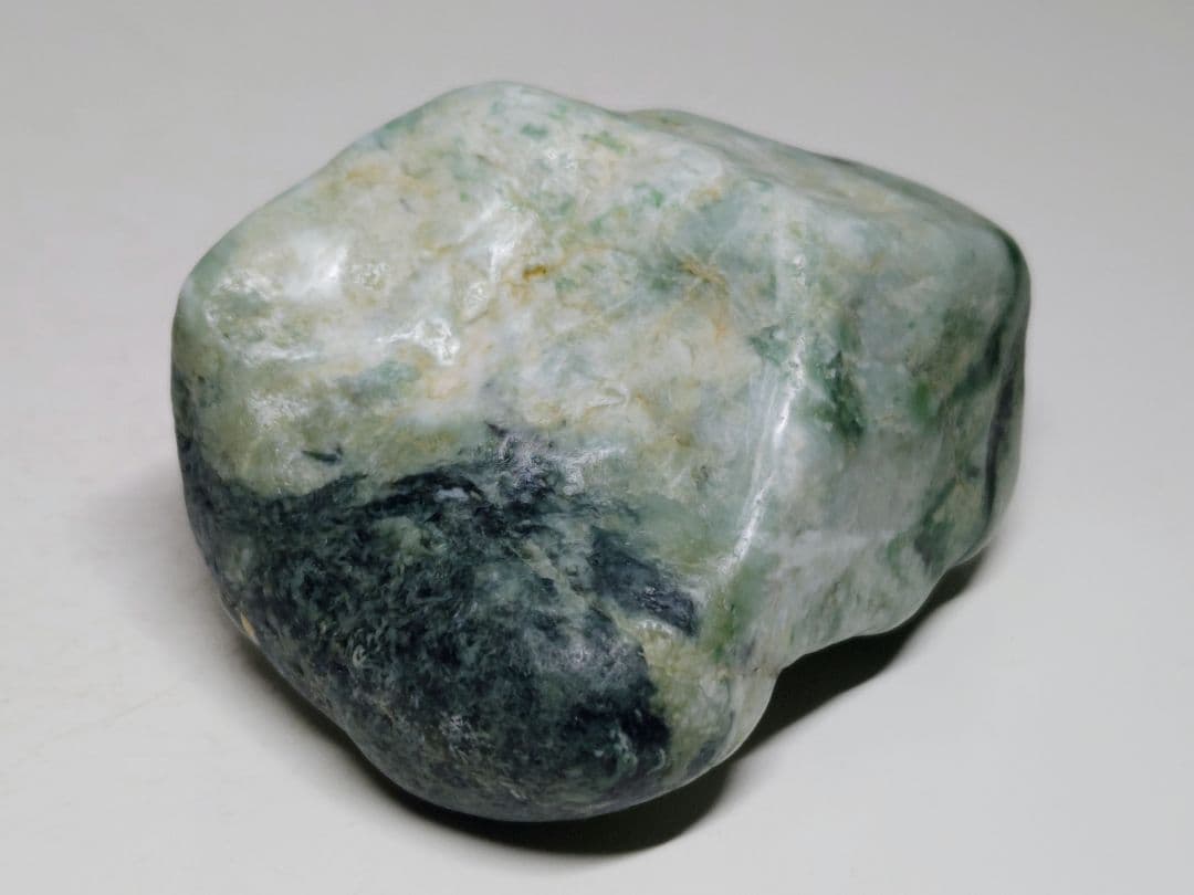 白緑 283g 翡翠 ヒスイ 原石 鑑賞石 自然石 誕生石 鉱物 鉱石 水石