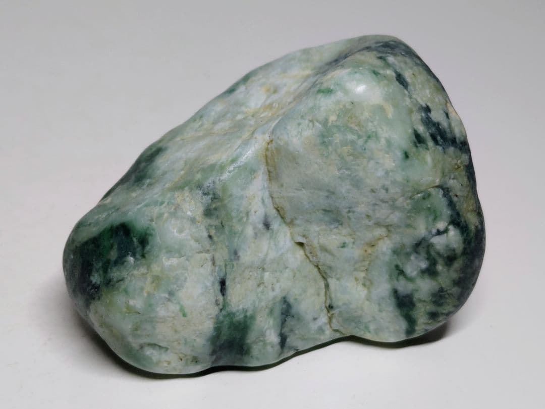 白緑 283g 翡翠 ヒスイ 原石 鑑賞石 自然石 誕生石 鉱物 鉱石 水石