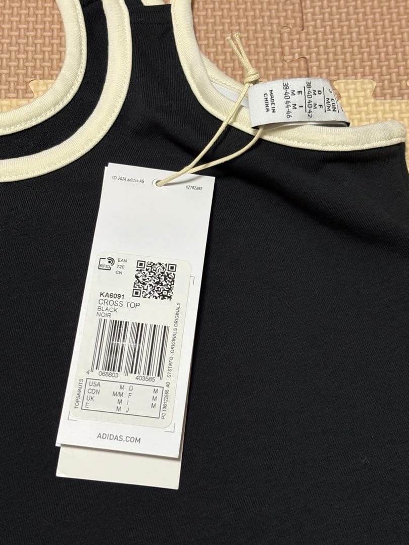avavav adidas コラボ　クロストップ　黒　キャミソール　タンクトップ