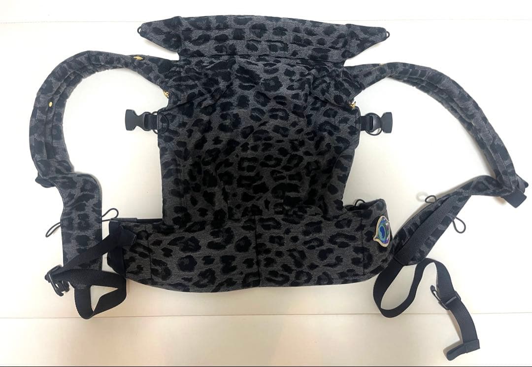 アーティポッペ　抱っこ紐　前向きインサート付 レオパードグレー